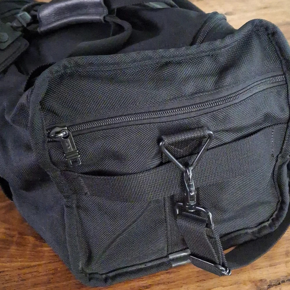 Tumi pre-loved Duffle Travel Bag Luggage
